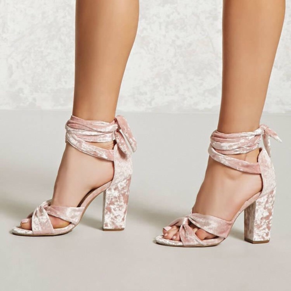 NWT perfect velvet heels